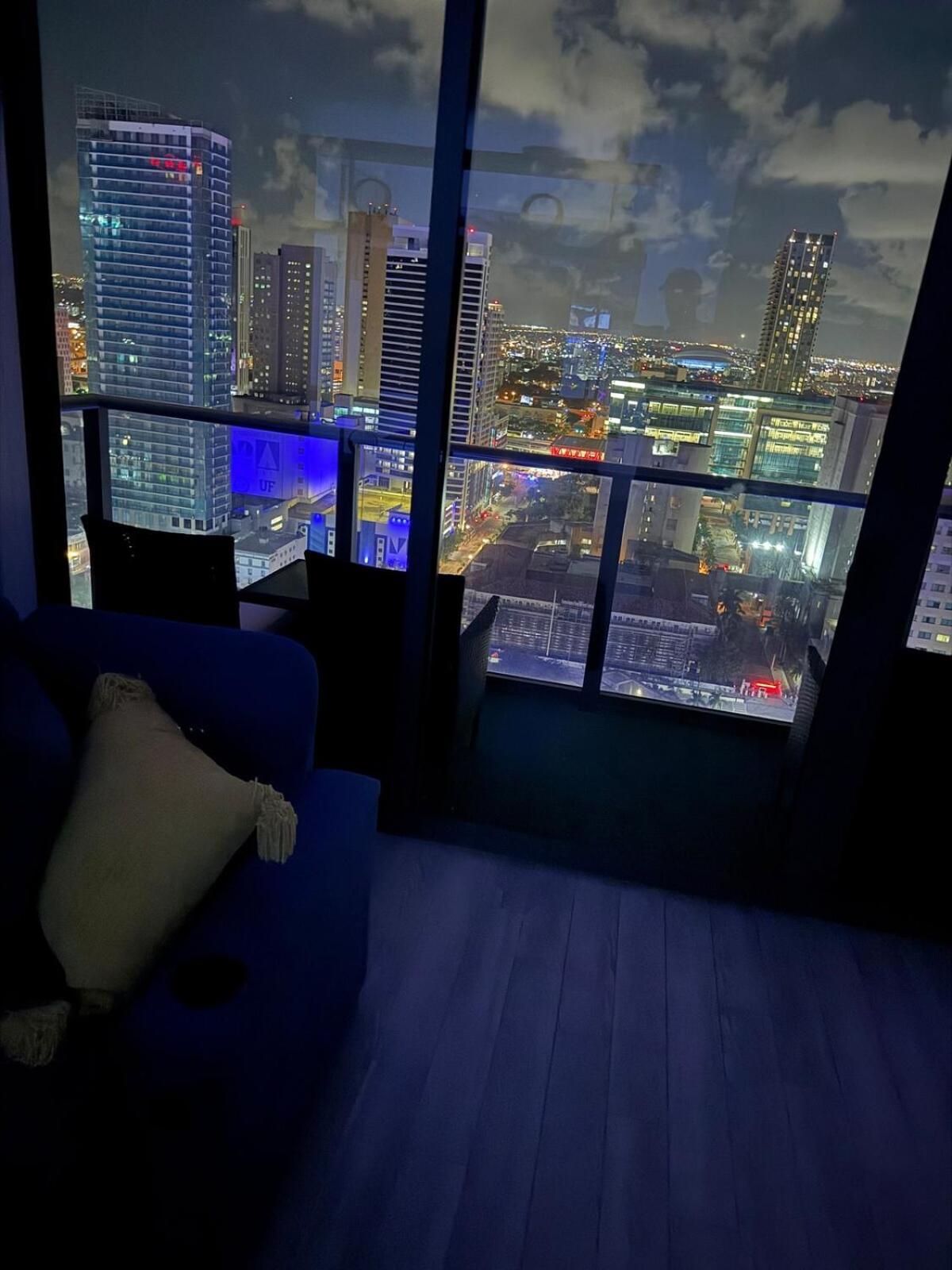 Apartment Downtown Brickell Penthouse With Breathtaking Views