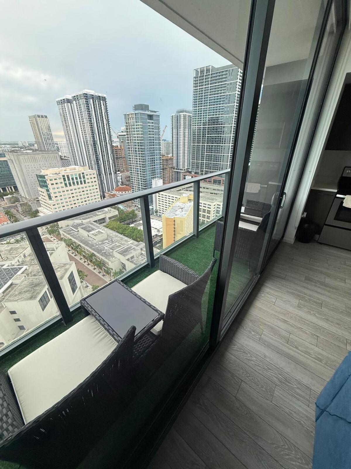 Apartment Downtown Brickell Penthouse With Breathtaking Views